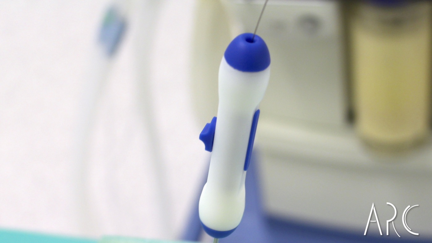 MeduniQ ARC handle with inserted tool